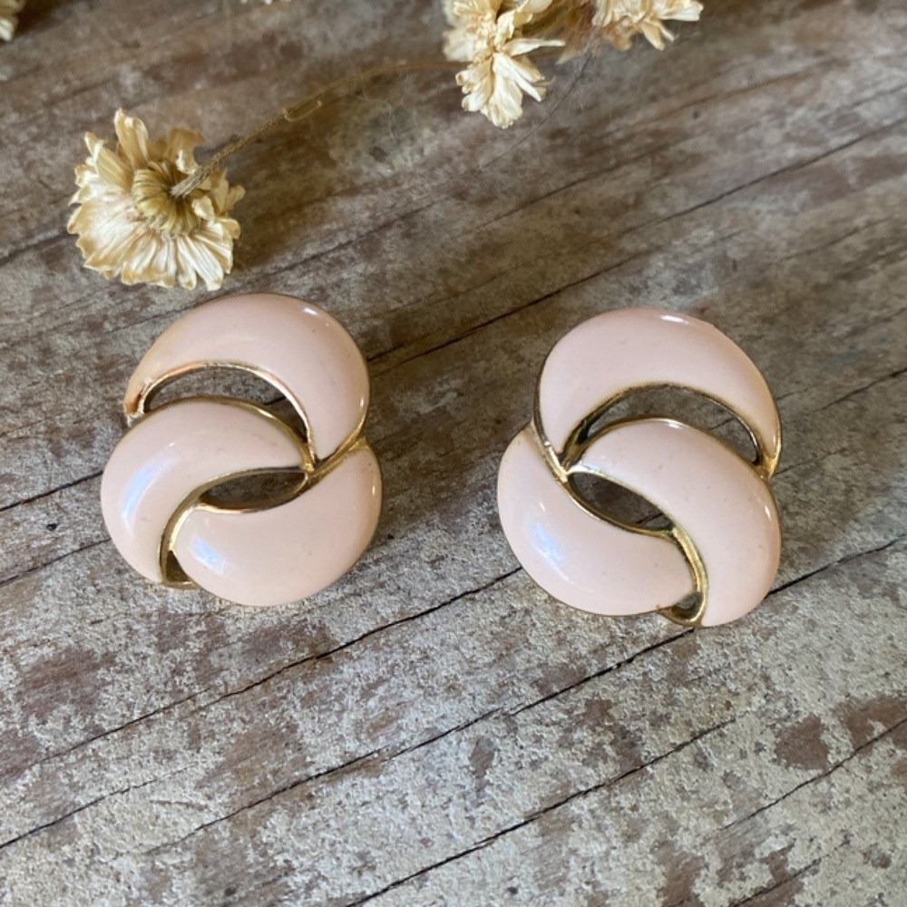 Trifari Vintage Enamel Stud Earrings Designer Stamped Classic Light Pale Neutral